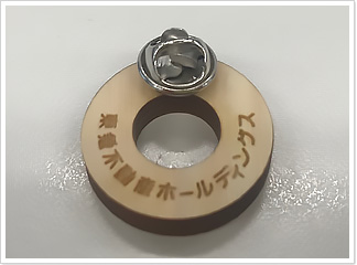 裏面には社名を刻印